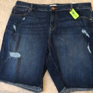 NWT women’s Bermuda denim shorts by Lane Bryant sz 18. Zip and button front$35